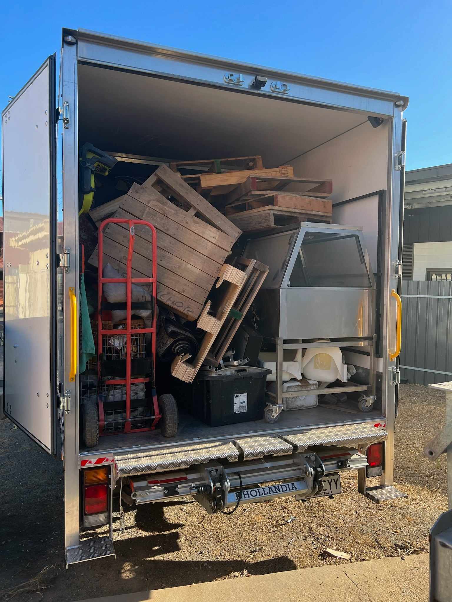 End of lease rubbish removal in Adelaide (full truck)